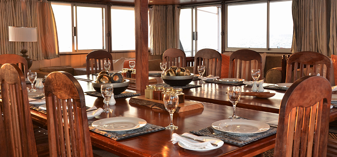 zambezi cruise safaris houseboat