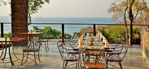 Abendessen mit Aussicht -Lodge am Kariba-See