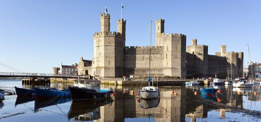 Die Burgruine Caernarfon Castle gehört zum UNESCO-Weltkulturerbe