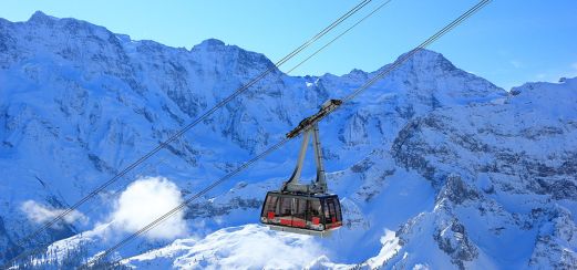 Fahrt mit der Luftseilbahn auf das Schilthorn