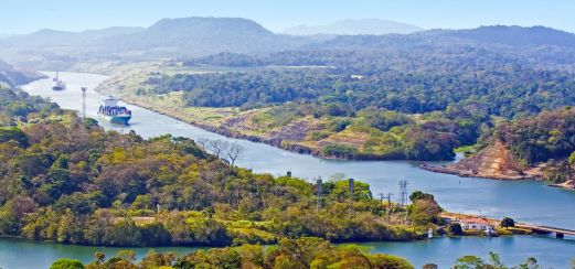 Ozeanriesen im Panama-Kanal