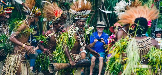 Lernen Sie traditionelle Riten kennen der Bewohner von Papua-Neuguinea kennen