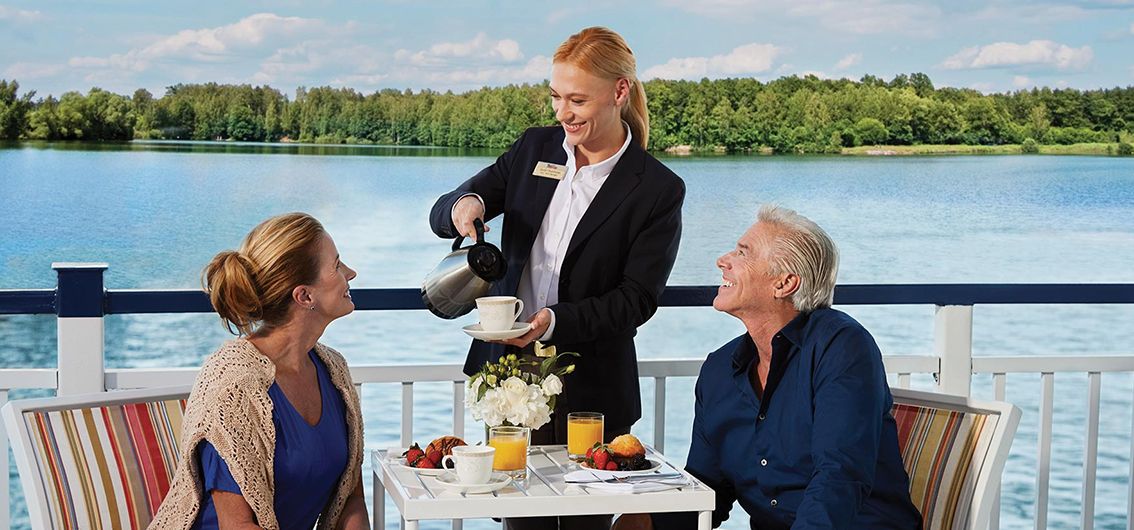 Frühstück-an-Deck-von-American-Splendor-Credit-American-Cruise-Lines