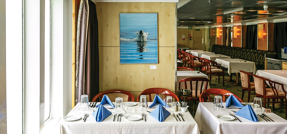 MS Ocean Endeavour - Restaurant